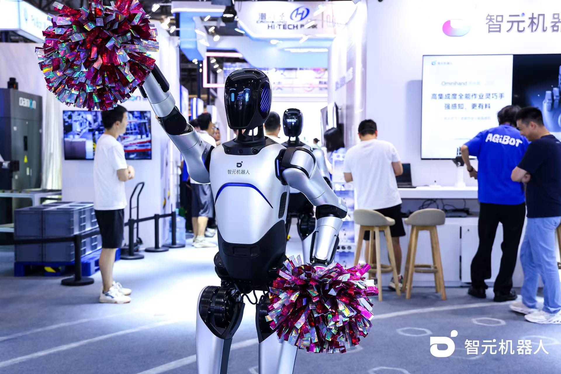 AG庄闲游戏 WAIC 首日展台火爆，机器...